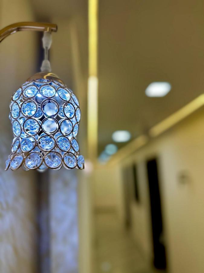Hotel Samrat Residency 10 Mints Walking Distance Nizamuddin Railway Station 뉴델리 외부 사진