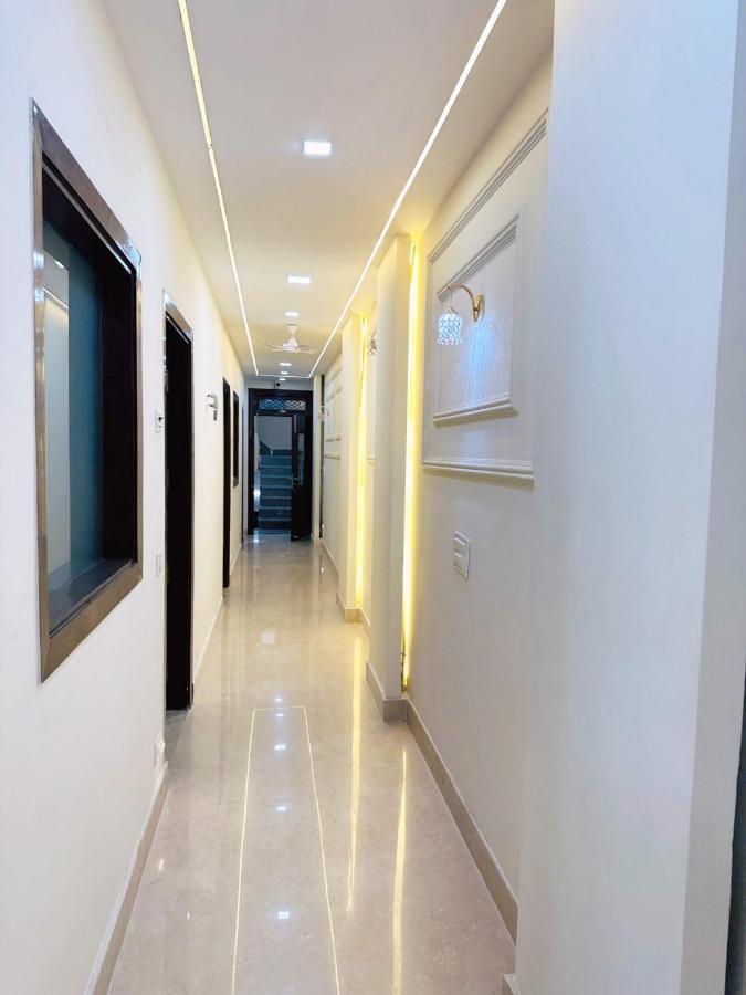 Hotel Samrat Residency 10 Mints Walking Distance Nizamuddin Railway Station 뉴델리 외부 사진