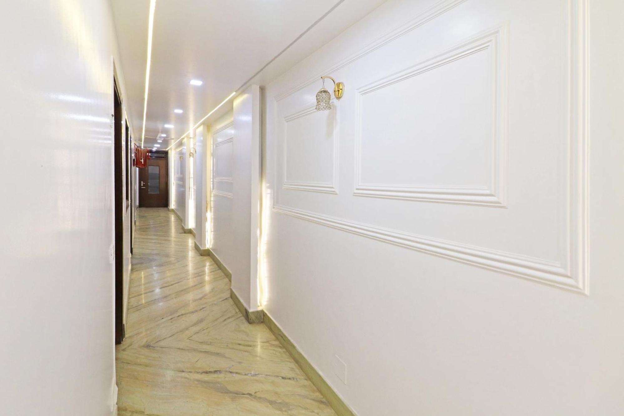 Hotel Samrat Residency 10 Mints Walking Distance Nizamuddin Railway Station 뉴델리 외부 사진