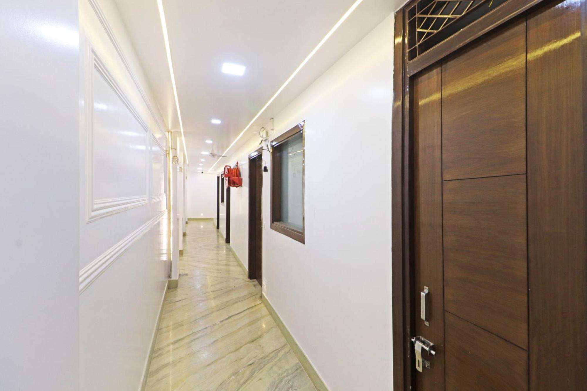 Hotel Samrat Residency 10 Mints Walking Distance Nizamuddin Railway Station 뉴델리 외부 사진