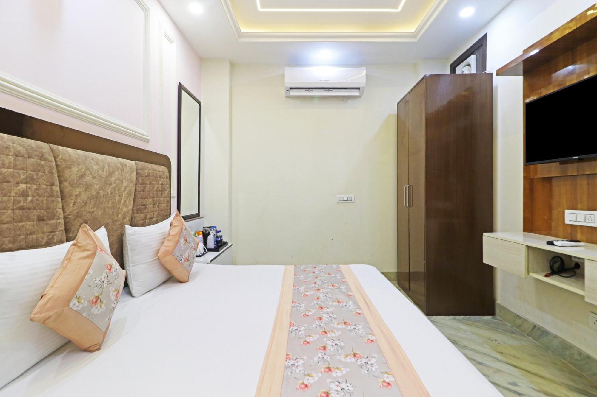Hotel Samrat Residency 10 Mints Walking Distance Nizamuddin Railway Station 뉴델리 외부 사진