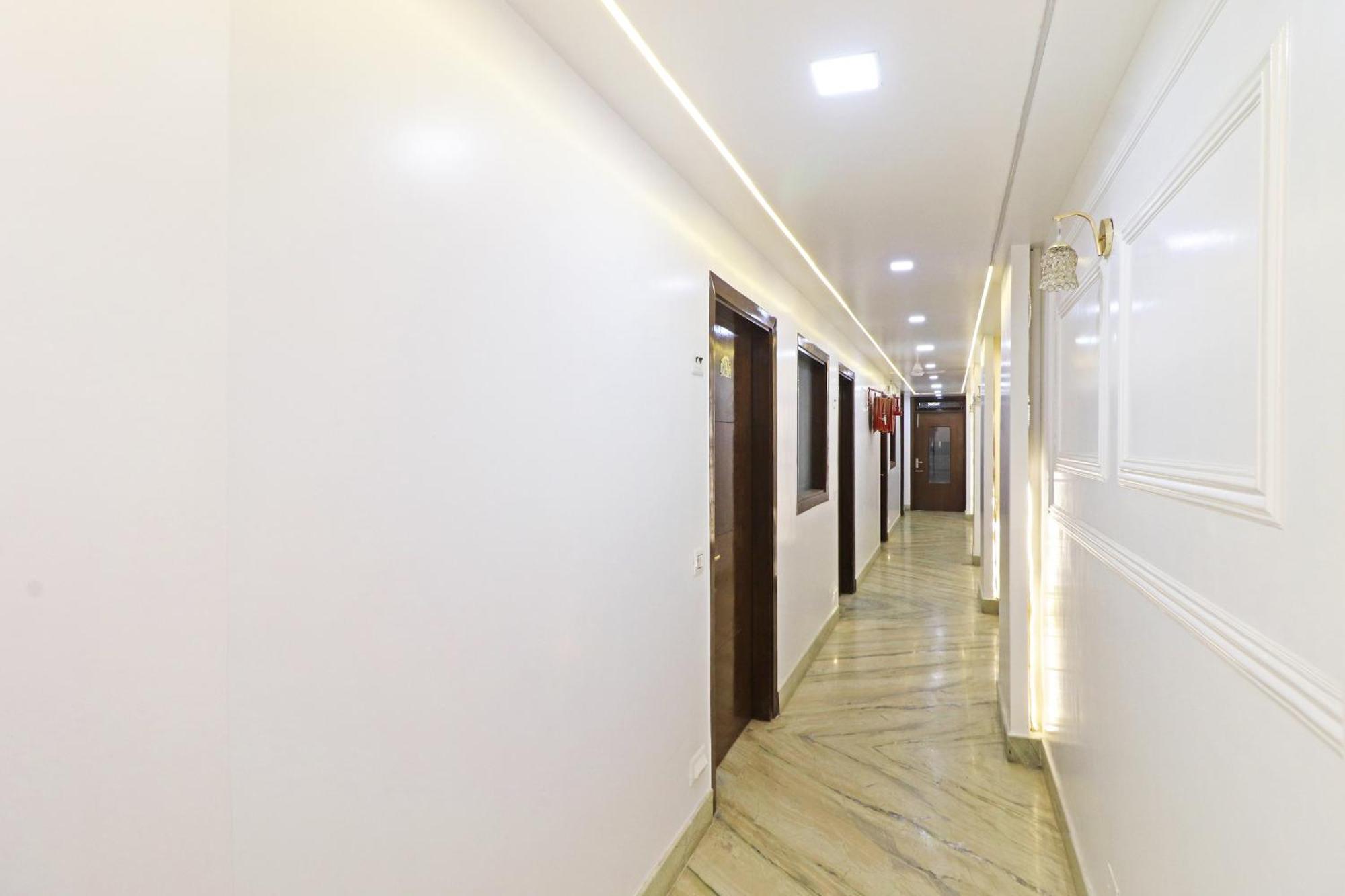 Hotel Samrat Residency 10 Mints Walking Distance Nizamuddin Railway Station 뉴델리 외부 사진