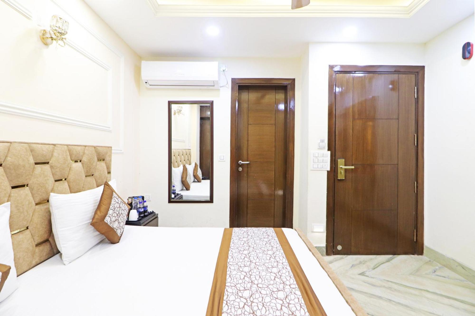 Hotel Samrat Residency 10 Mints Walking Distance Nizamuddin Railway Station 뉴델리 외부 사진