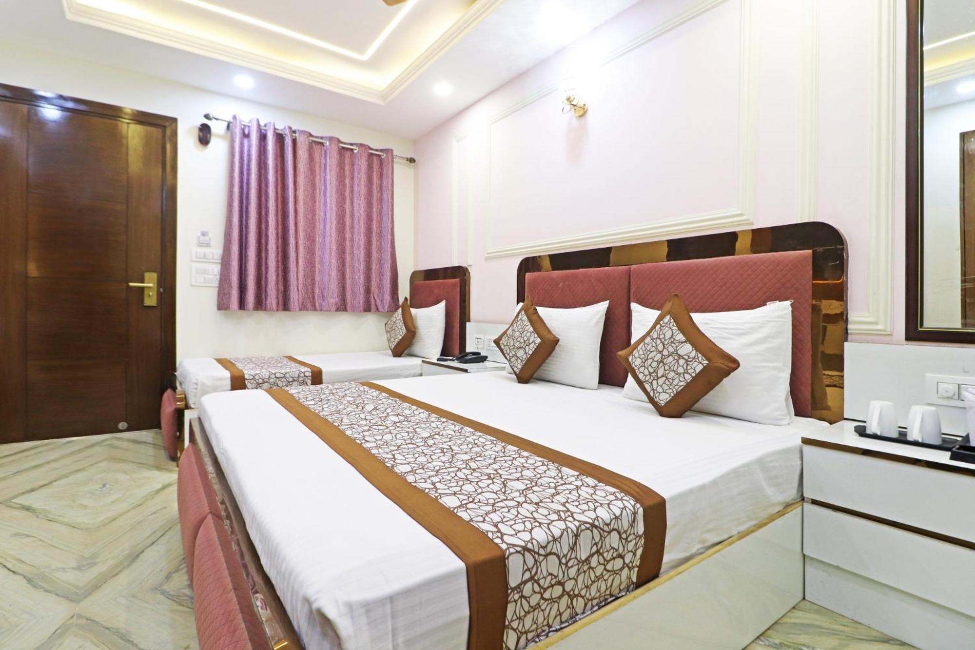 Hotel Samrat Residency 10 Mints Walking Distance Nizamuddin Railway Station 뉴델리 외부 사진