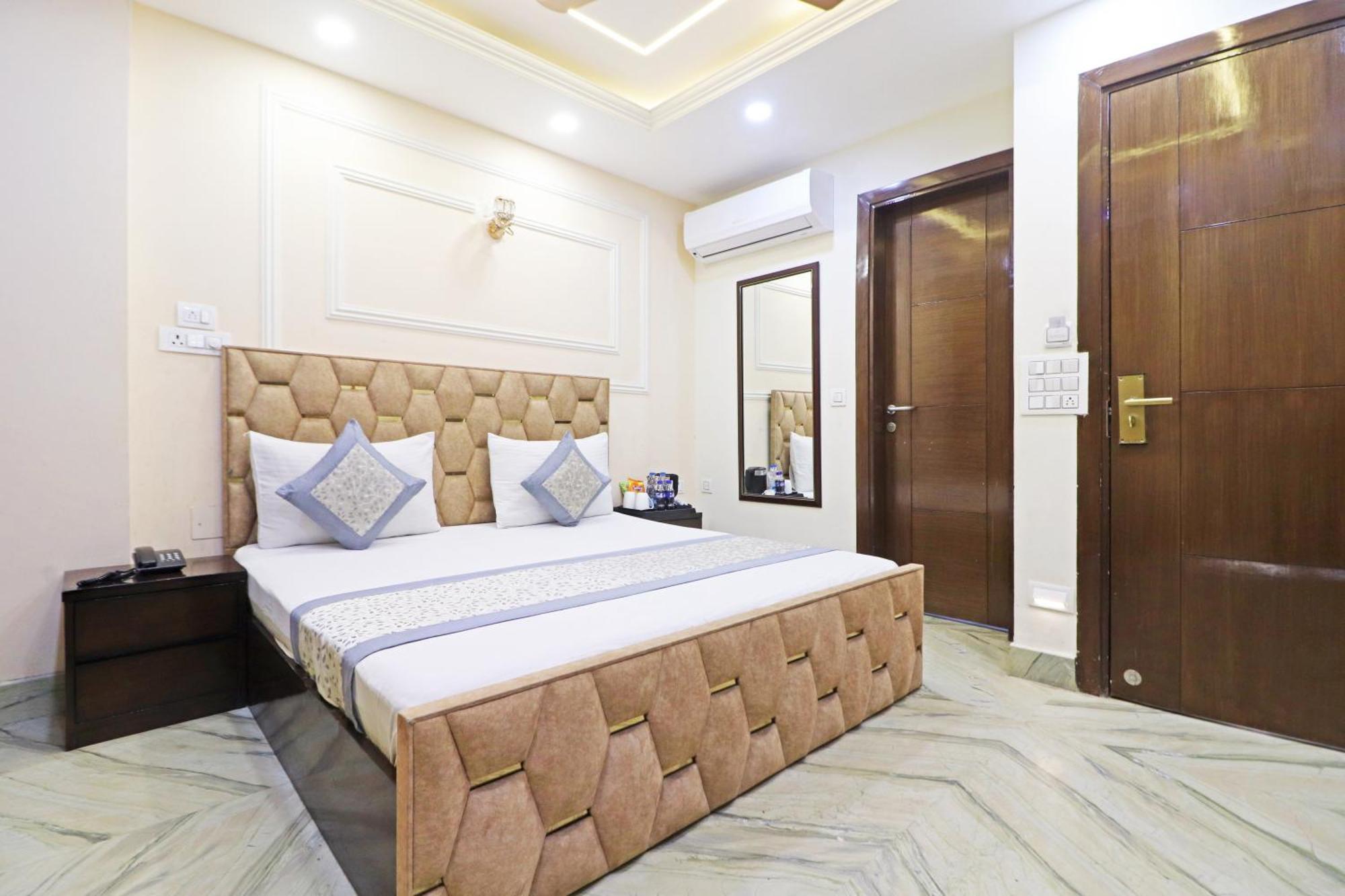 Hotel Samrat Residency 10 Mints Walking Distance Nizamuddin Railway Station 뉴델리 외부 사진