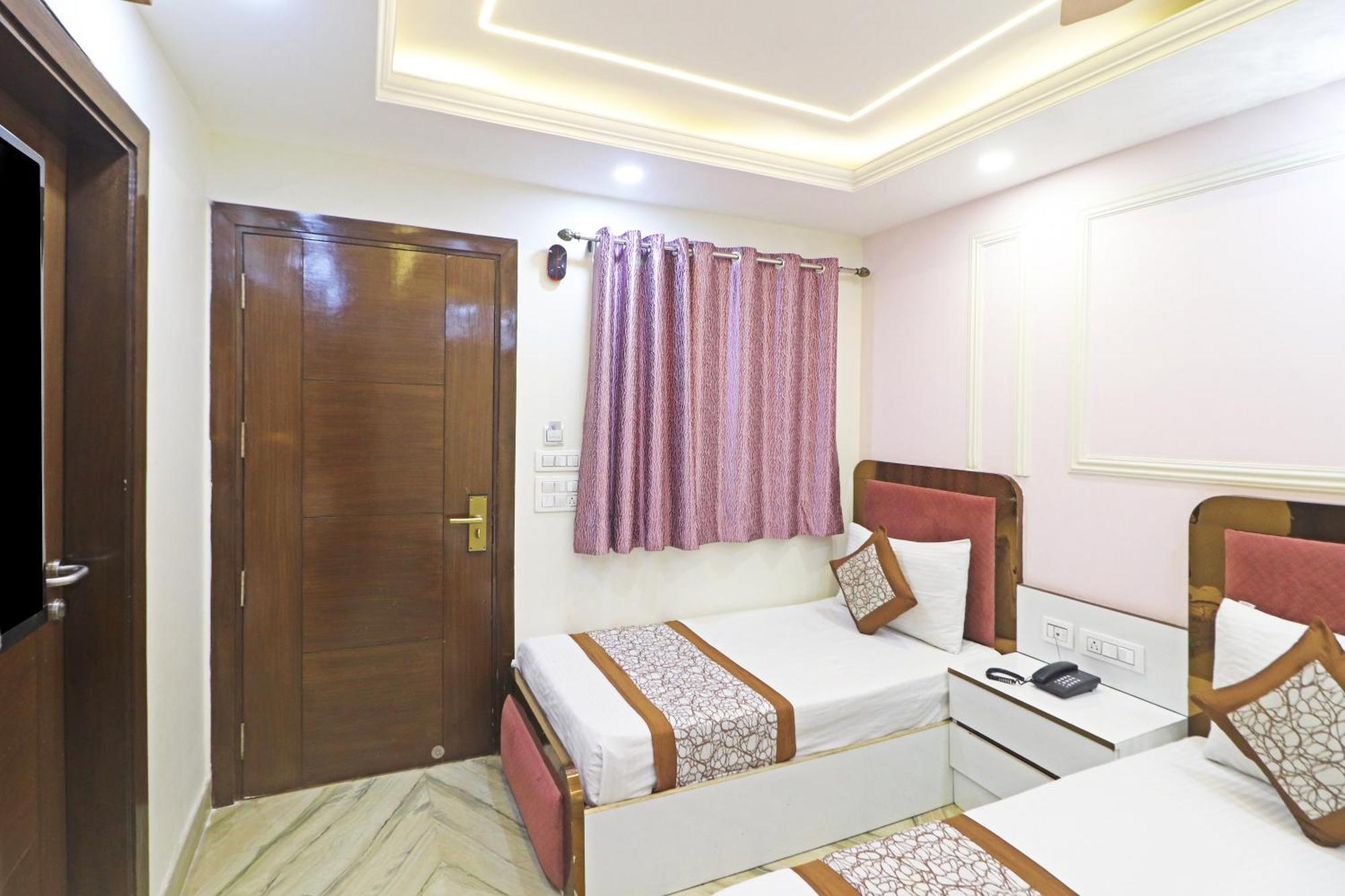 Hotel Samrat Residency 10 Mints Walking Distance Nizamuddin Railway Station 뉴델리 외부 사진