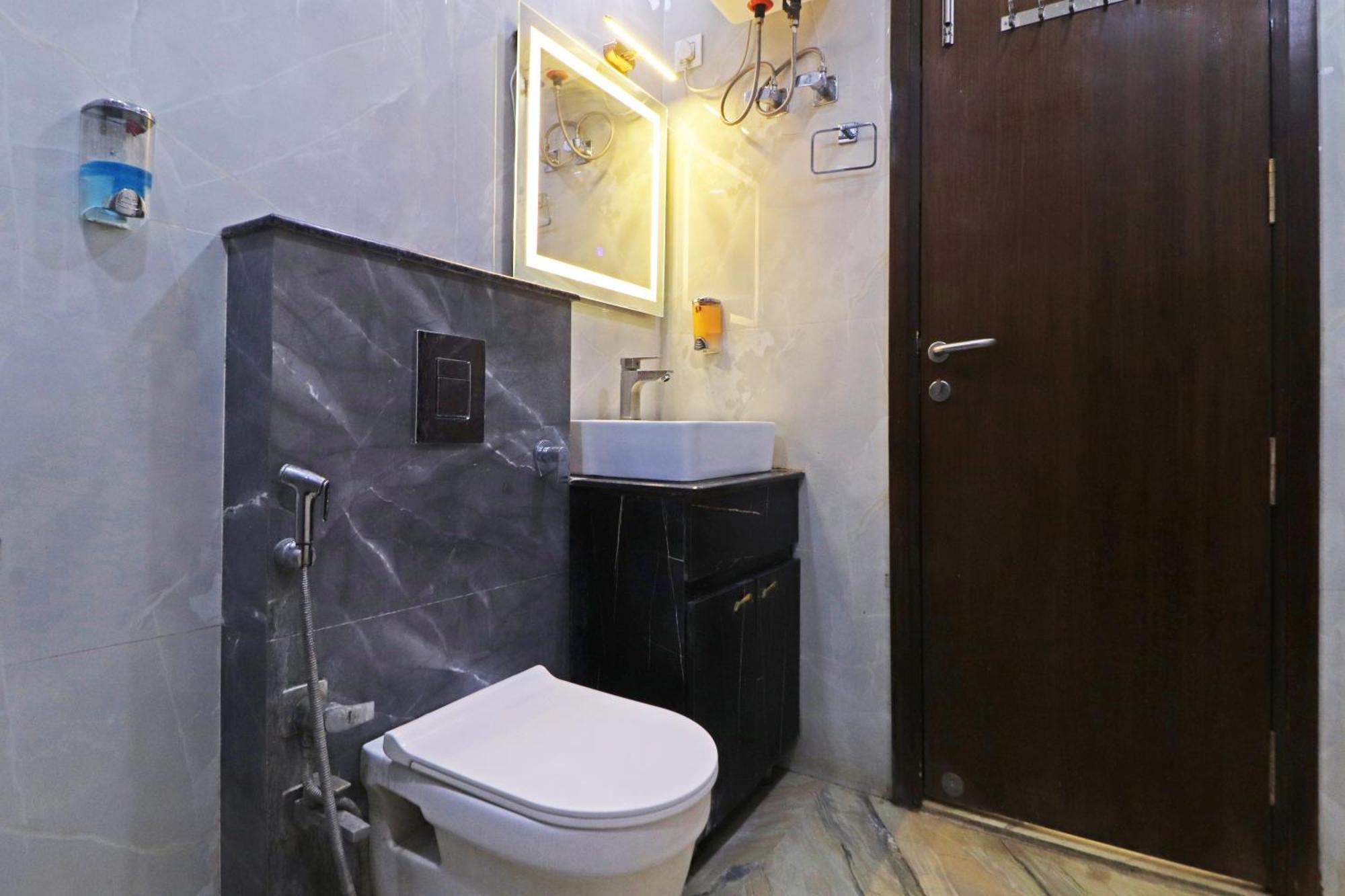 Hotel Samrat Residency 10 Mints Walking Distance Nizamuddin Railway Station 뉴델리 외부 사진