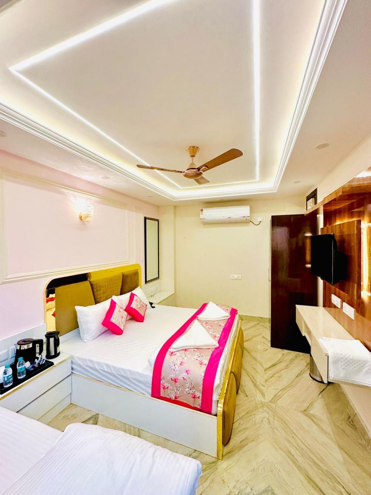 Hotel Samrat Residency 10 Mints Walking Distance Nizamuddin Railway Station 뉴델리 외부 사진
