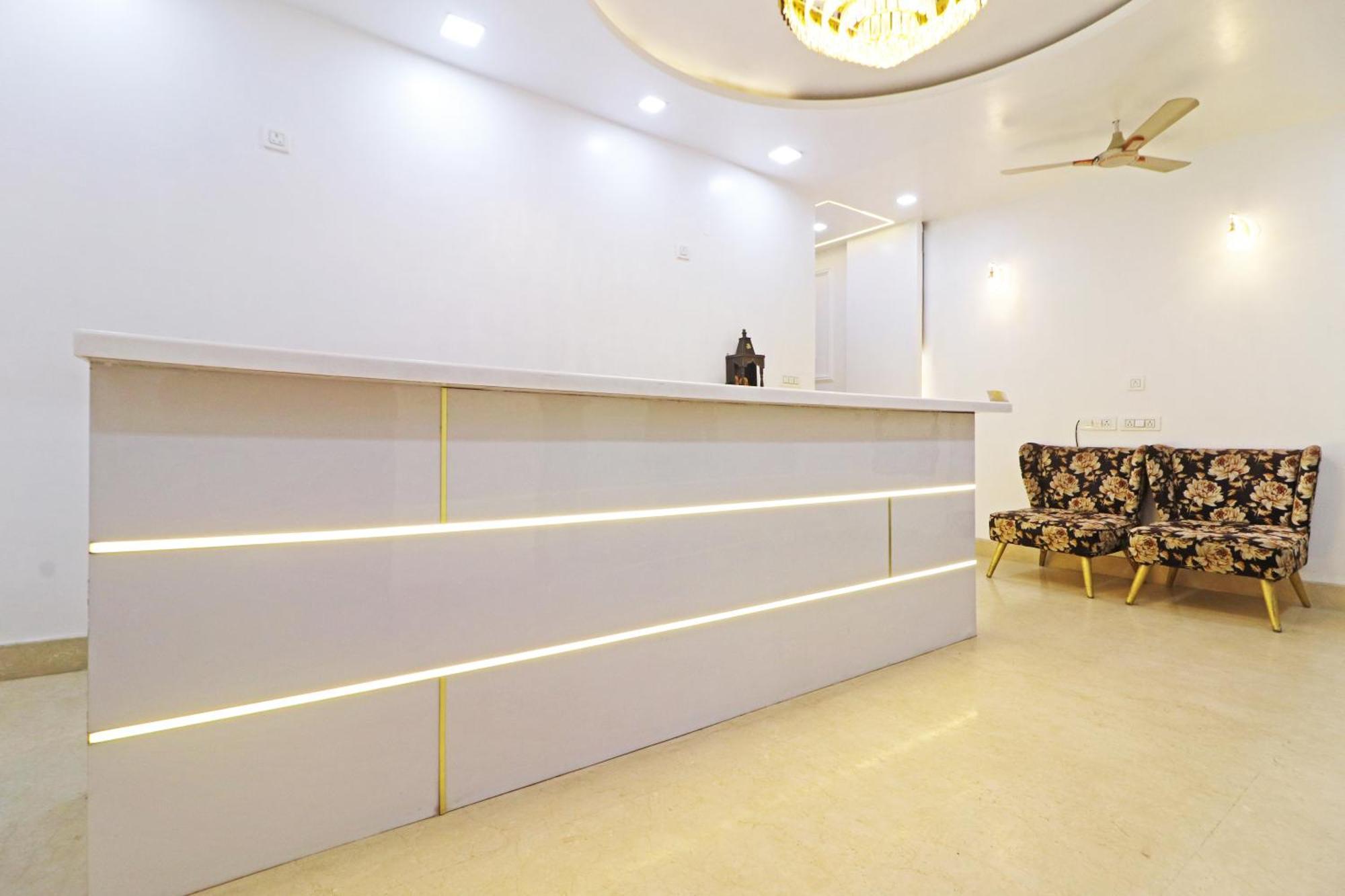 Hotel Samrat Residency 10 Mints Walking Distance Nizamuddin Railway Station 뉴델리 외부 사진