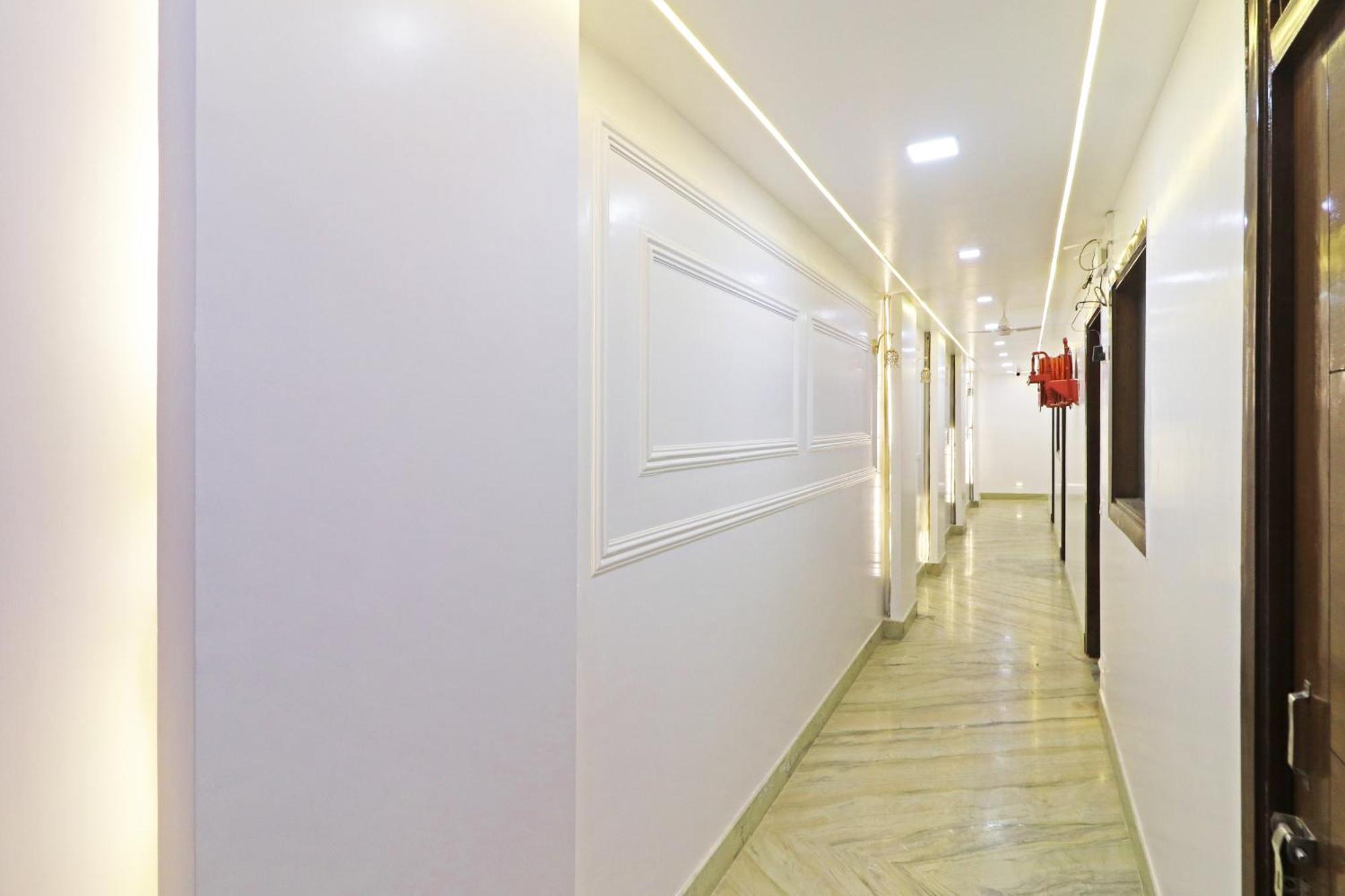 Hotel Samrat Residency 10 Mints Walking Distance Nizamuddin Railway Station 뉴델리 외부 사진