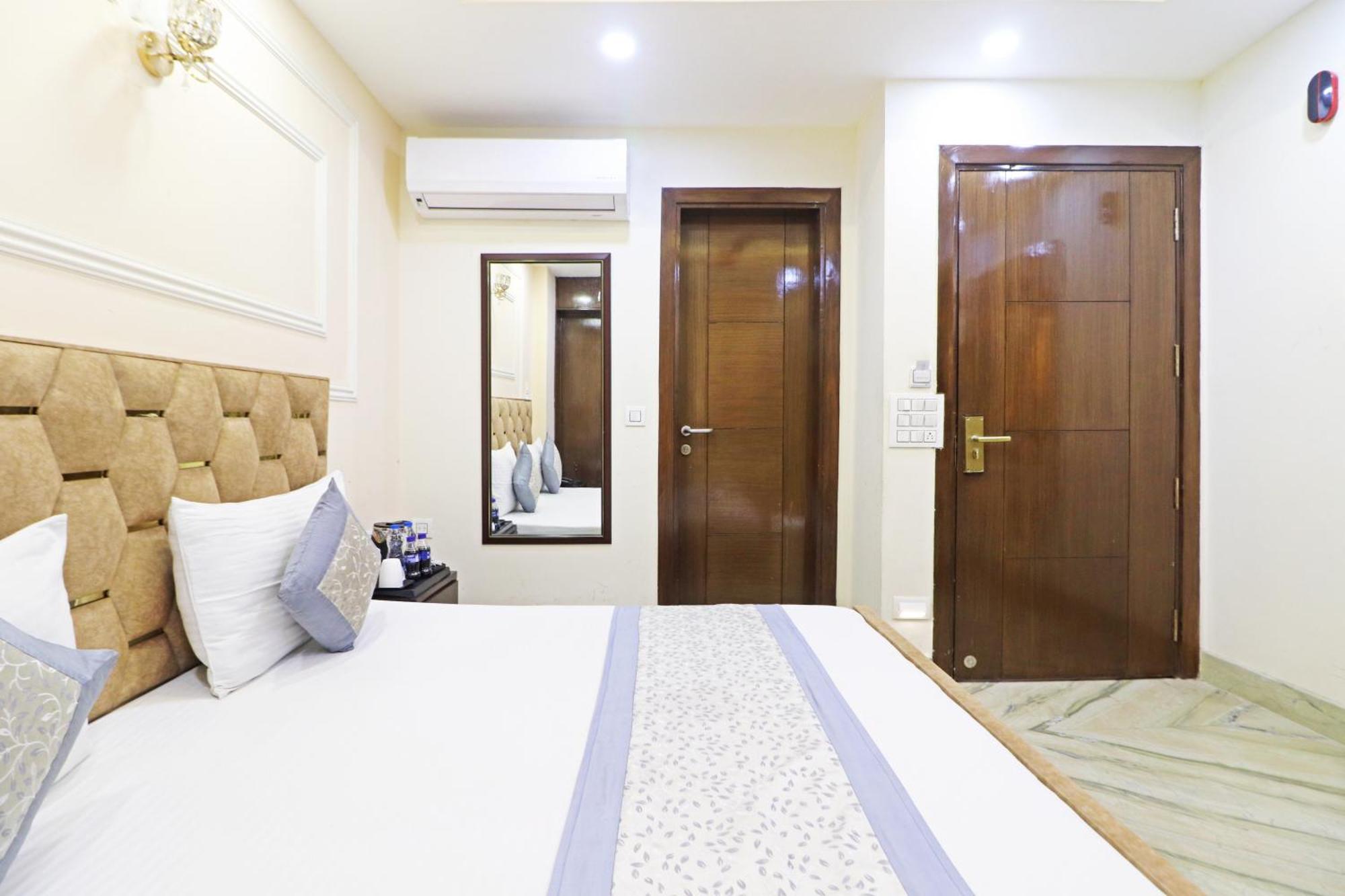 Hotel Samrat Residency 10 Mints Walking Distance Nizamuddin Railway Station 뉴델리 외부 사진